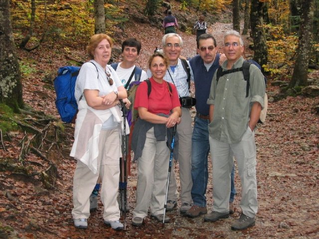 Bosque de hayas:la tribu al completo: Mara, Elisa, Elena, Urba, Jess y  Carlos 